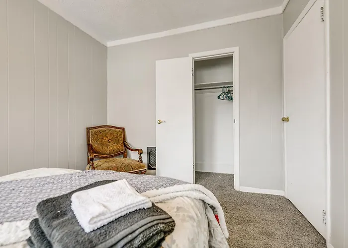6 Mi To Dtwn Attractions: Buffalo Apartment!