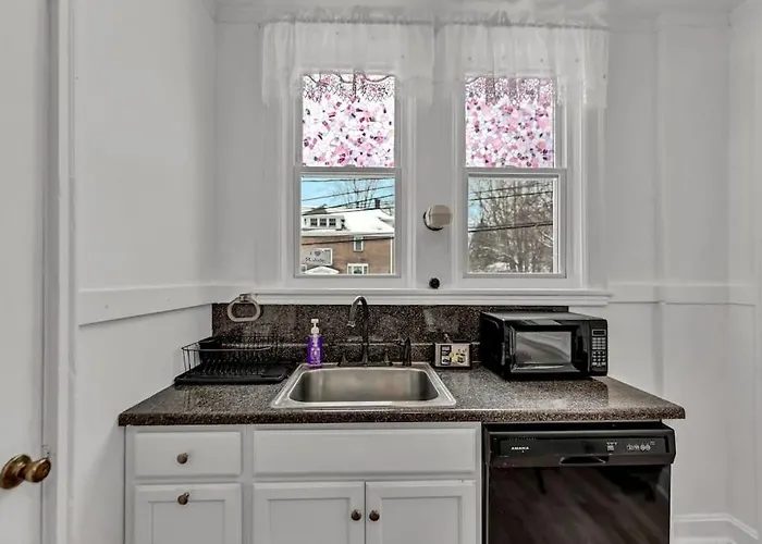 The Victorian On South Park - Sleeps 6