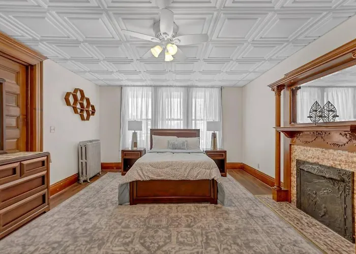 The Victorian On South Park - Sleeps 6
