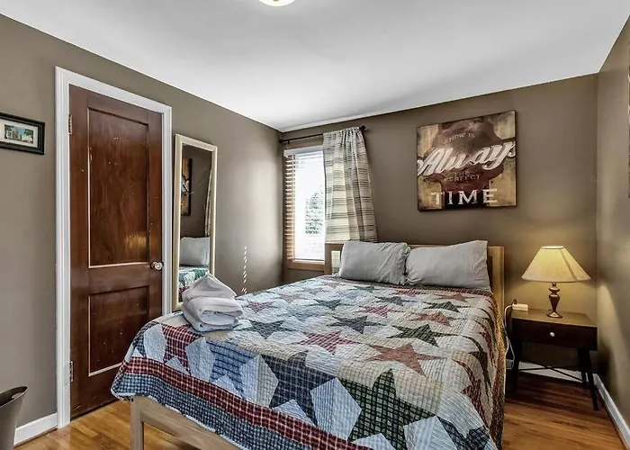 Gorgeous 2 Queen Bedroom Apartment In North Buffalo With 70 Inch Tv